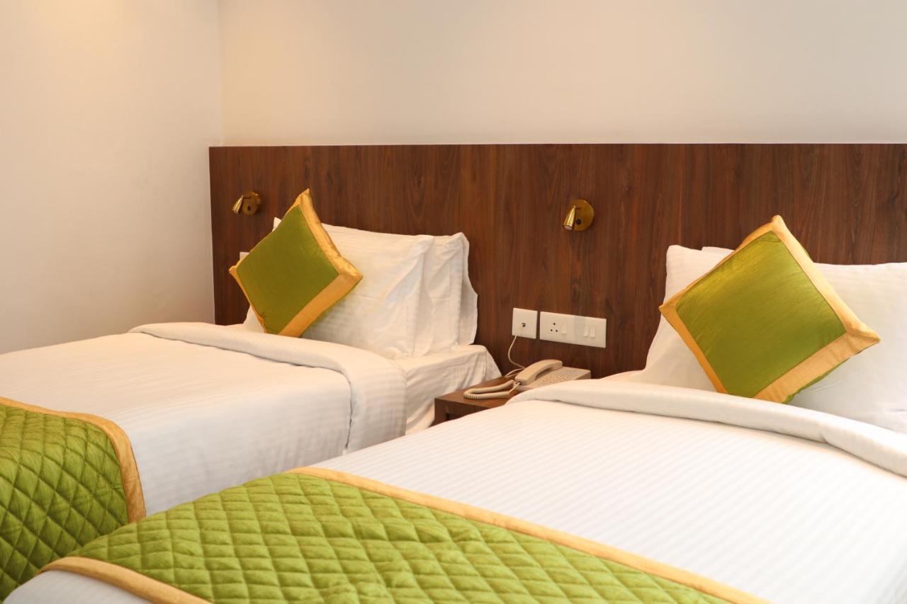 Hotel Seven Lights Kochi Exterior photo