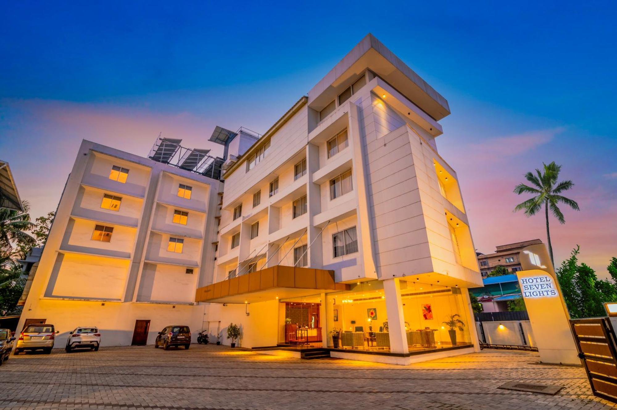 Hotel Seven Lights Kochi Exterior photo