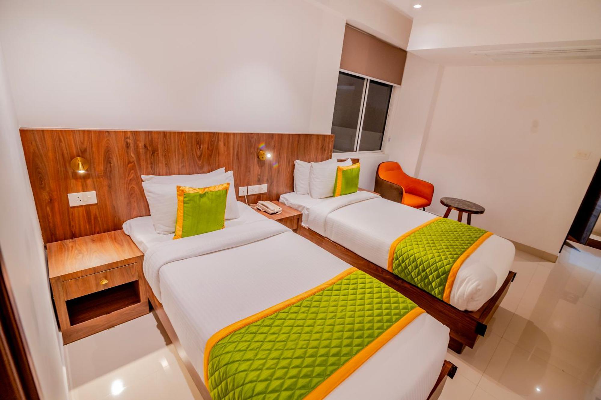Hotel Seven Lights Kochi Exterior photo