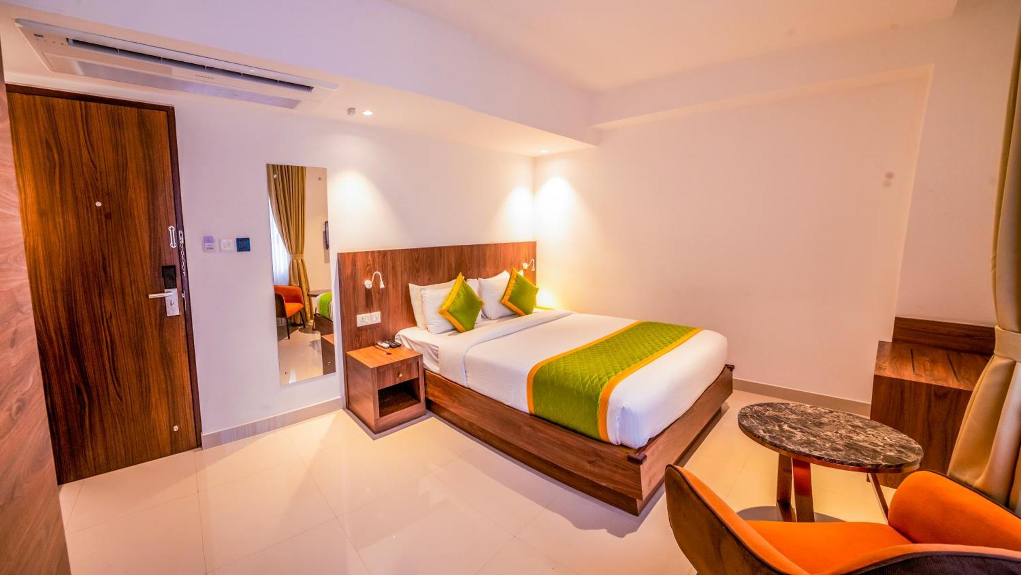 Hotel Seven Lights Kochi Exterior photo