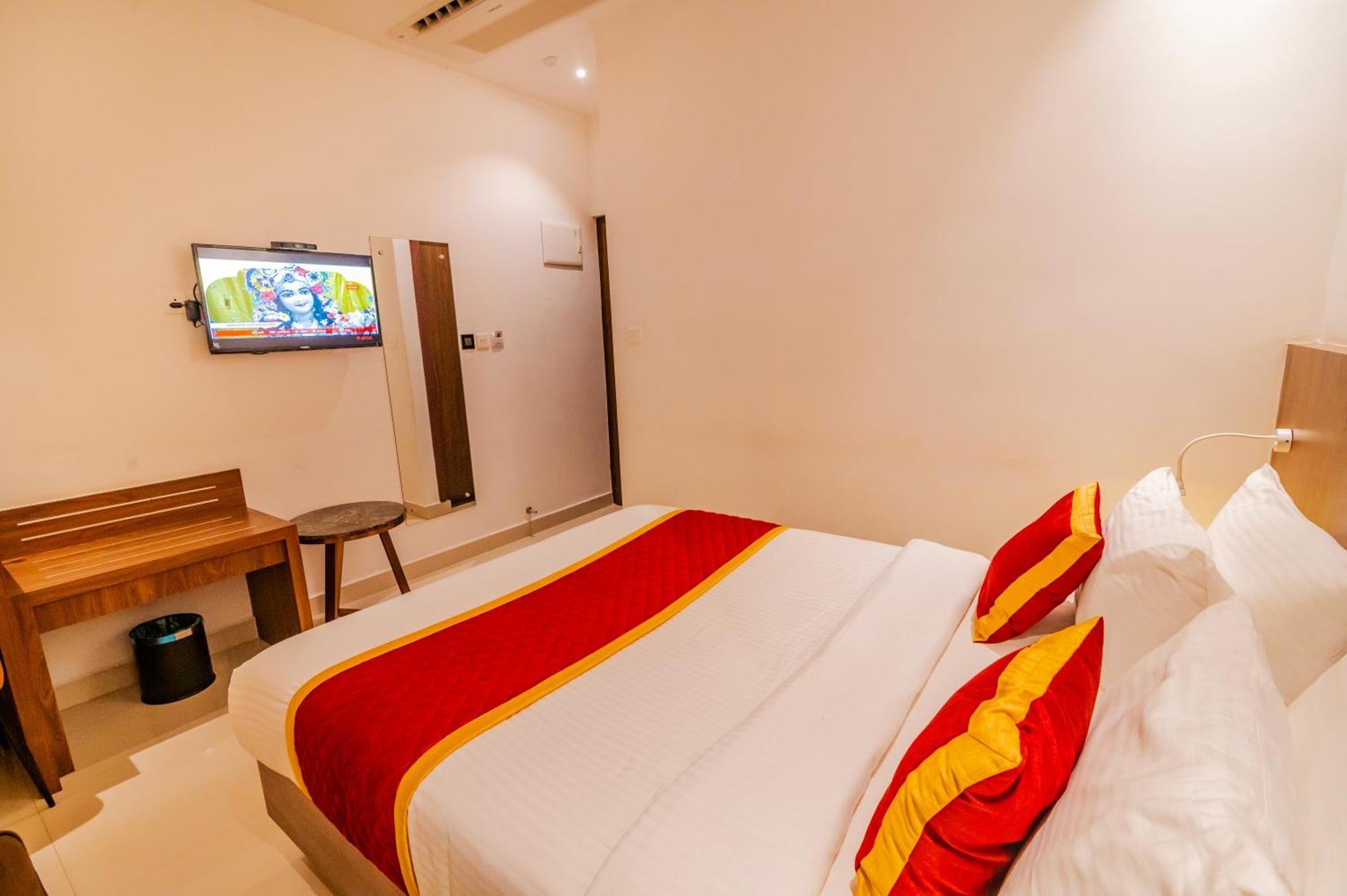 Hotel Seven Lights Kochi Exterior photo