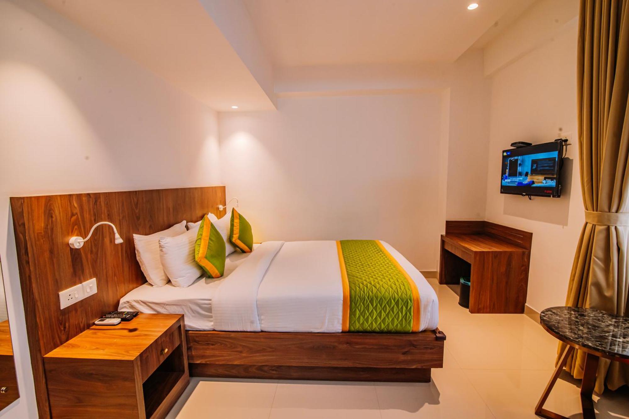 Hotel Seven Lights Kochi Exterior photo