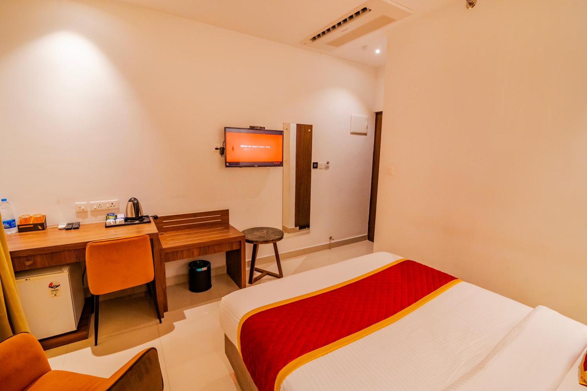 Hotel Seven Lights Kochi Exterior photo