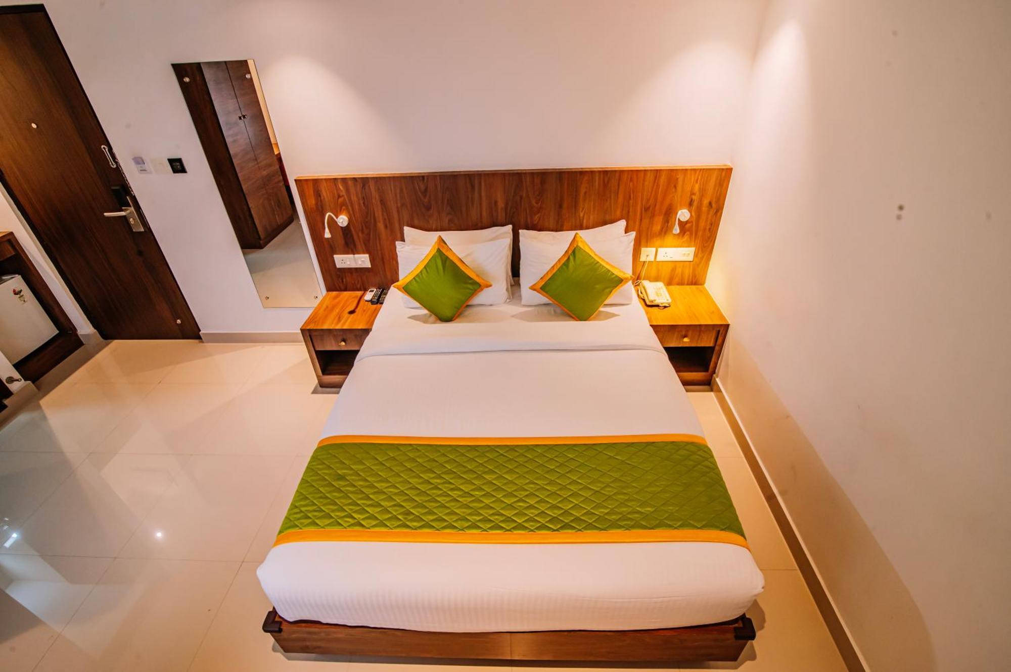 Hotel Seven Lights Kochi Exterior photo