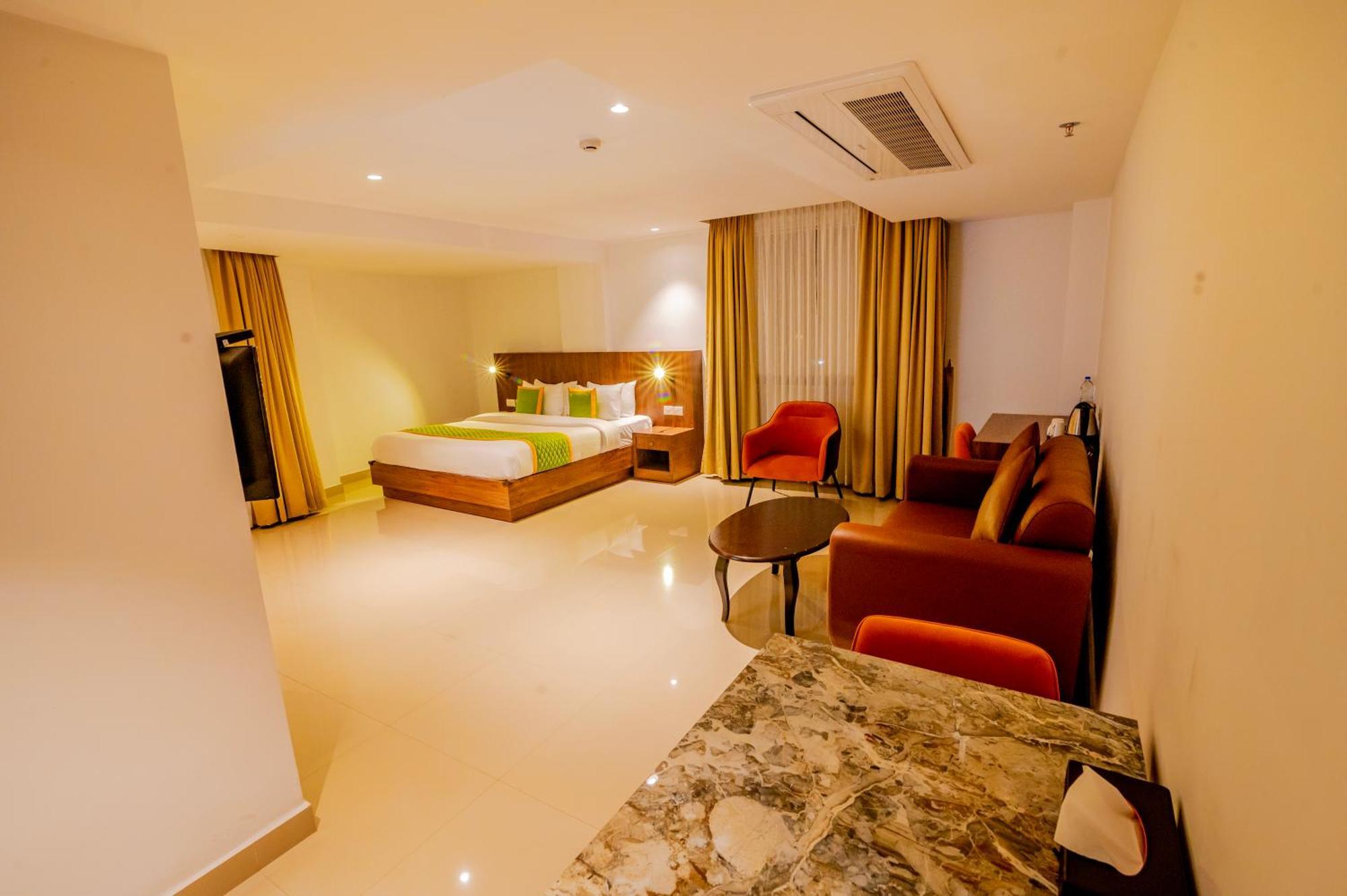 Hotel Seven Lights Kochi Exterior photo