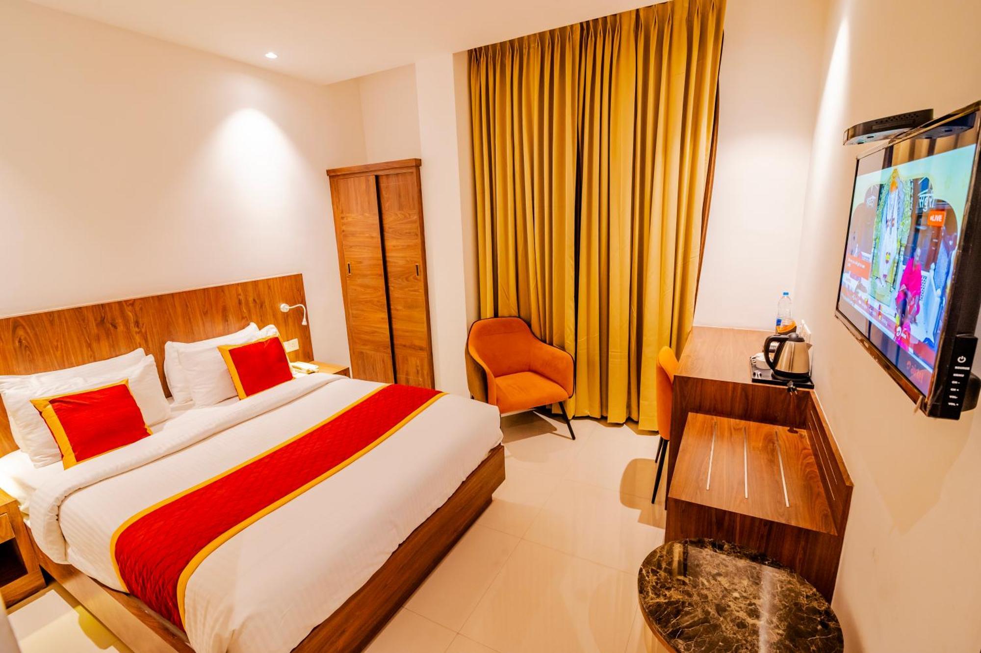 Hotel Seven Lights Kochi Exterior photo