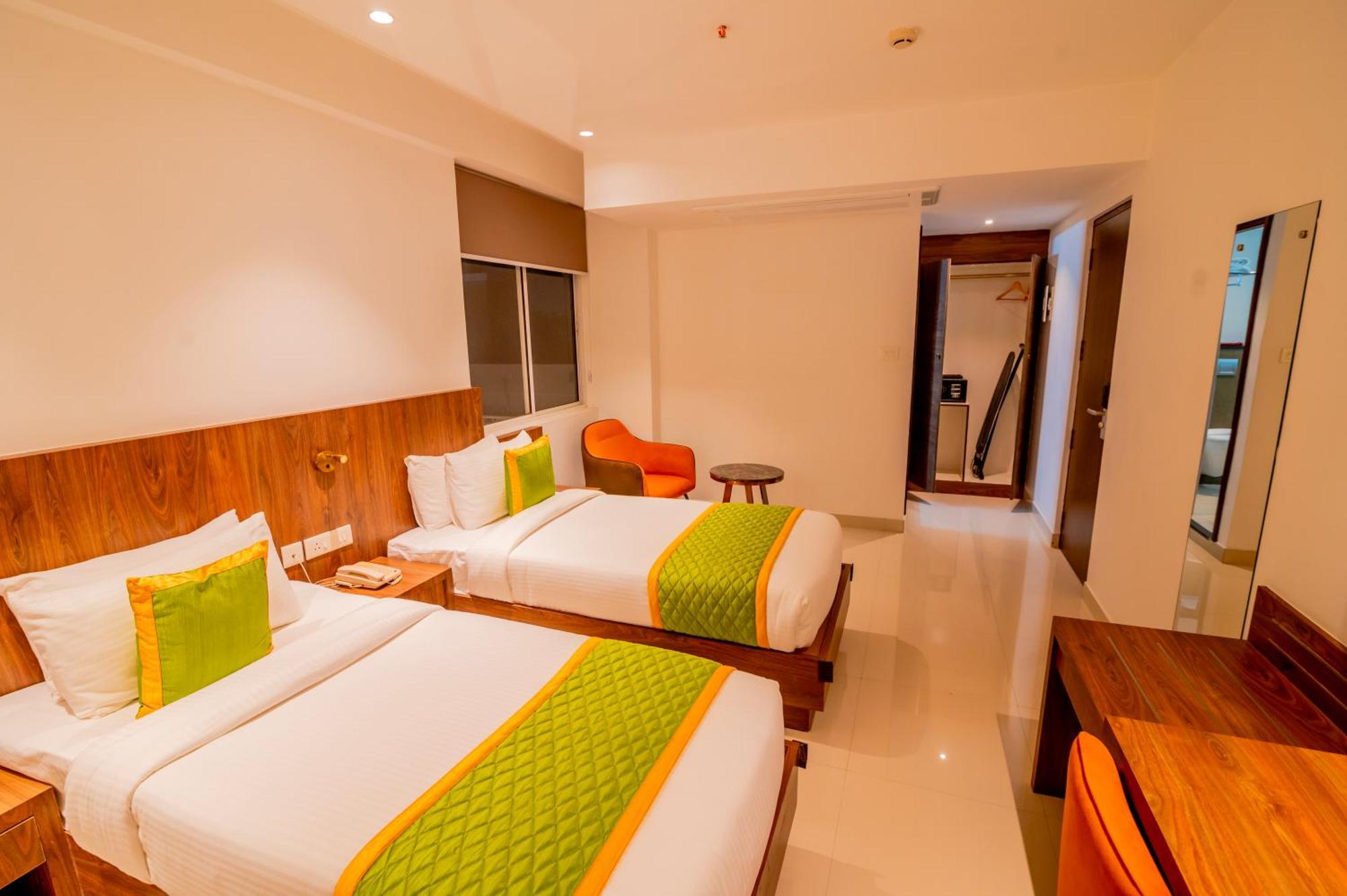 Hotel Seven Lights Kochi Exterior photo