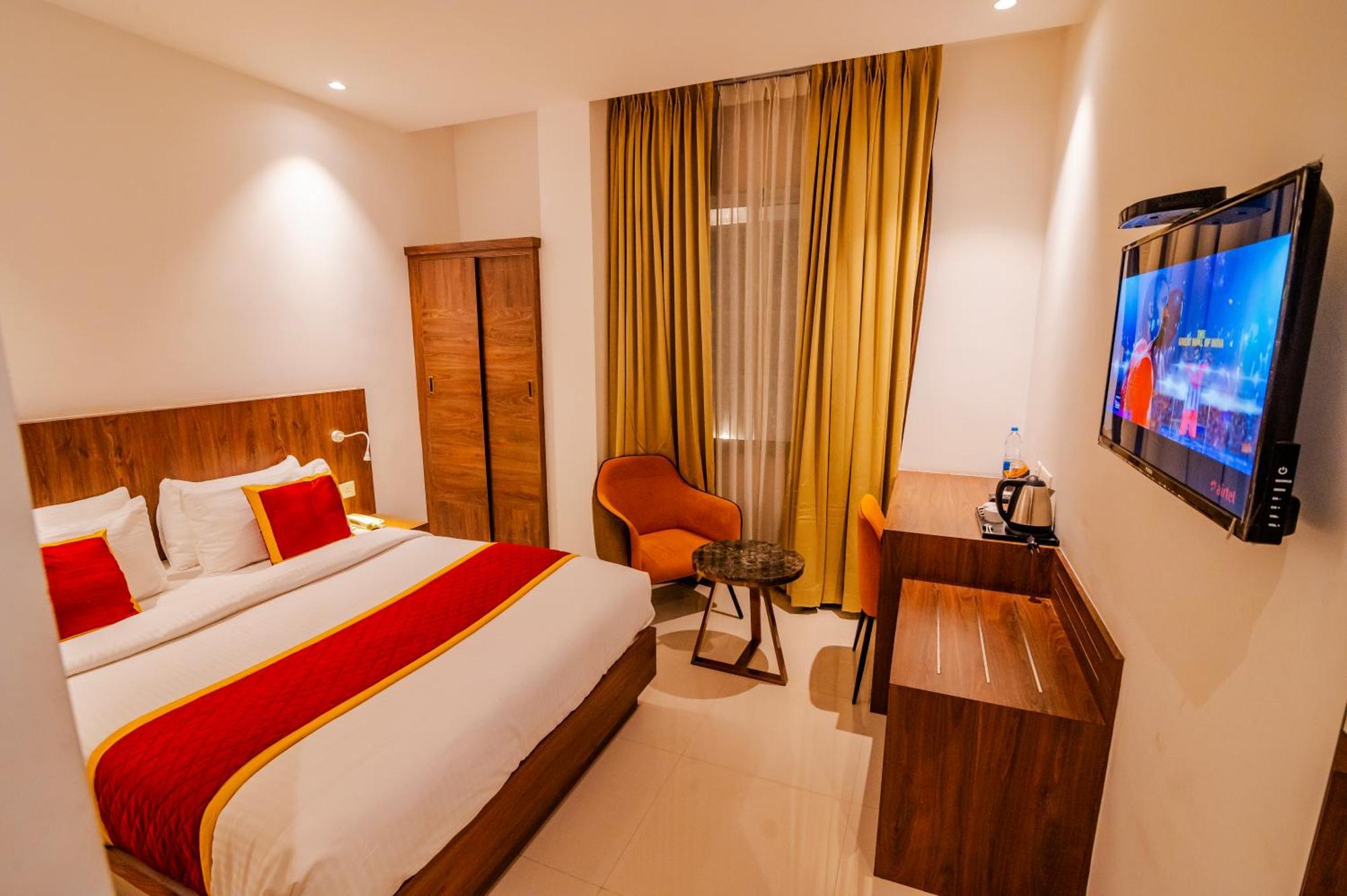 Hotel Seven Lights Kochi Exterior photo