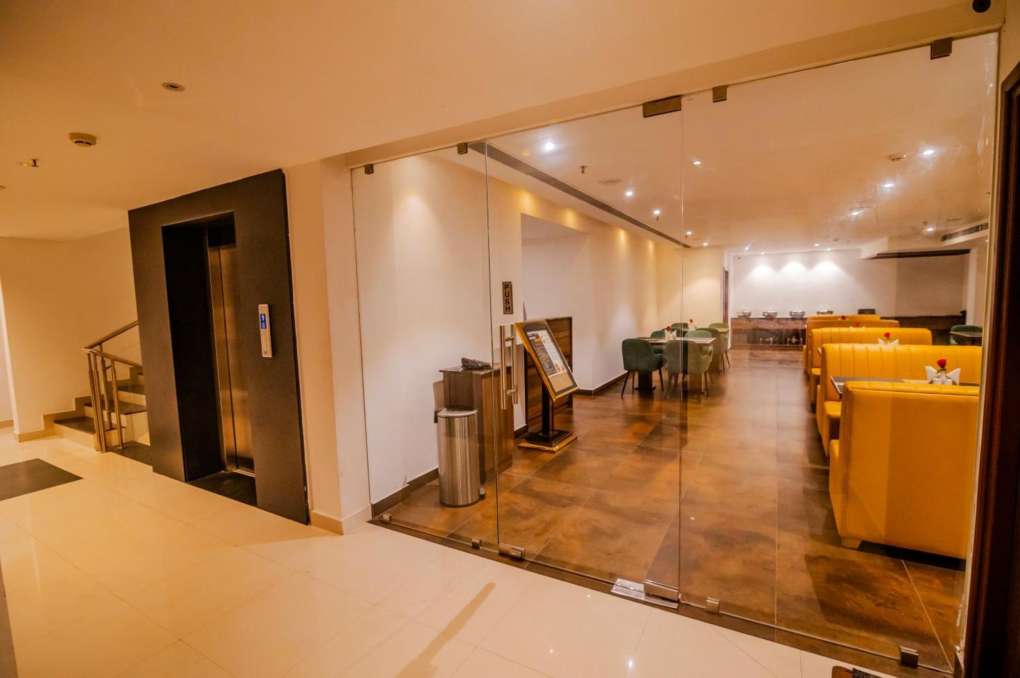 Hotel Seven Lights Kochi Exterior photo
